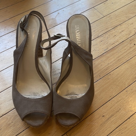 Size 39 Dambra heels gently used - Picture 2 of 2